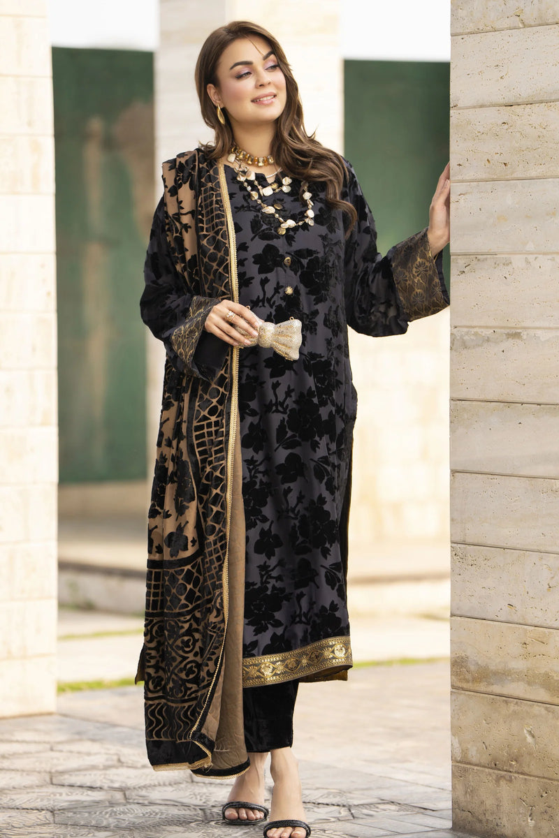 French Velvet 3pc Suit with Jamawar & Lace Detailing – Gul Warun FNG9 ...