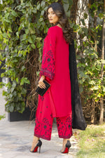 Deep Pink & Black Embroidered 3pc Raw Silk Suit – Ros3 by Gul Warun