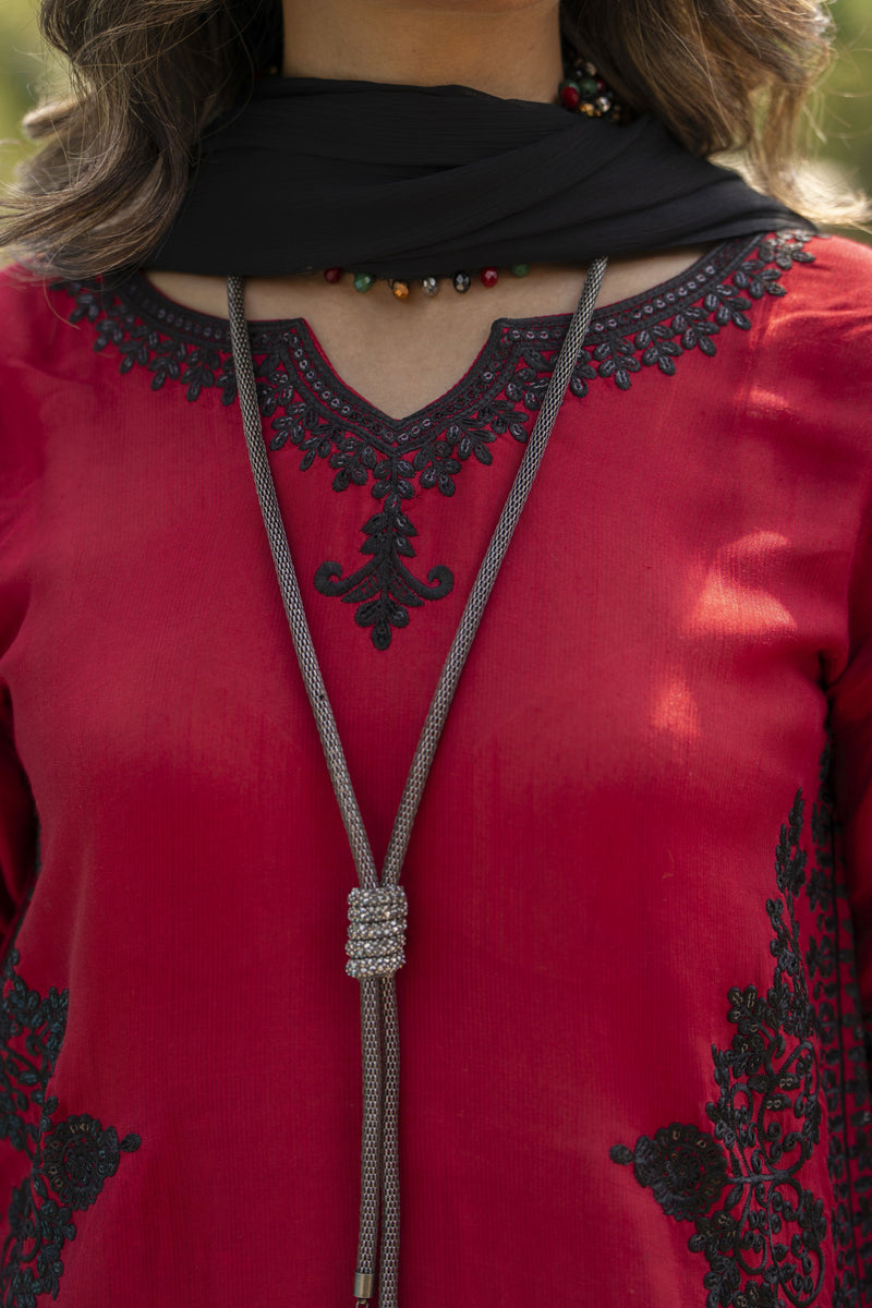 Ruby Red Embroidered 3pc Short Shirt & Farshi Shalwar Set – Ros6 by Gul Warun
