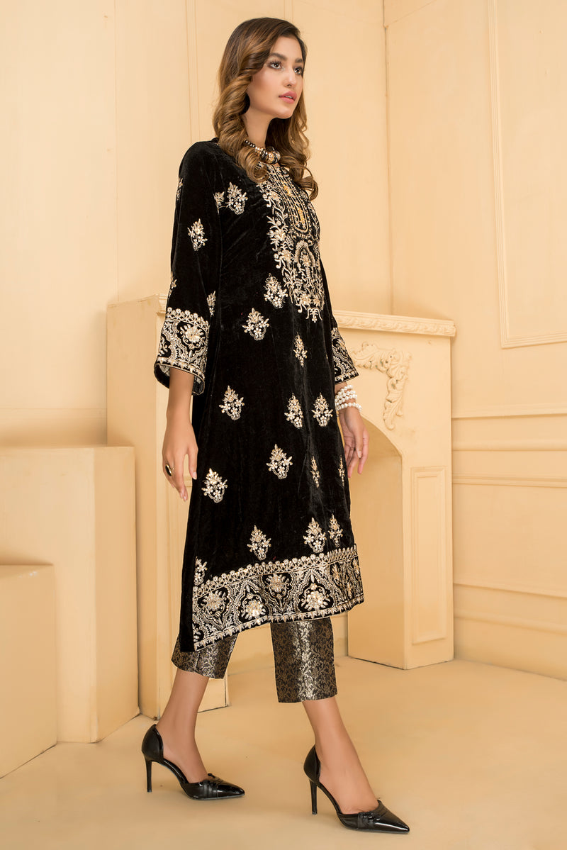 Ready To Wear 2 Pcs Velvet Dress By Zaiwa 02