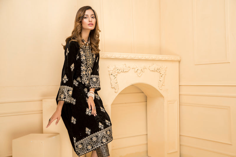 Ready To Wear 2 Pcs Velvet Dress By Zaiwa 02