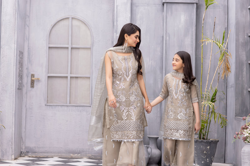 Kids Formal Organza Ready to Wear Embroidered Collection by Zara Manan The Zaibai Kids Formal Organza Ready to Wear Embroidered Collection by Zara Manan The Zaibai